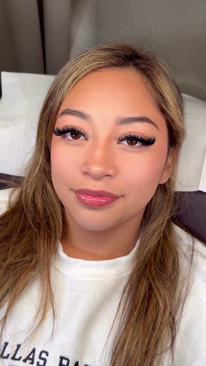 Wispy cat-eye set on a client in a white tee