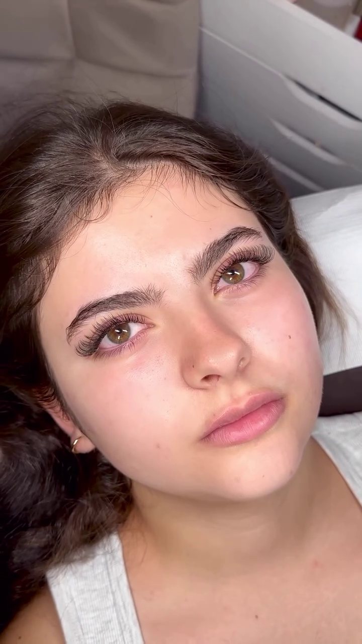 Natural set on hazel eyes